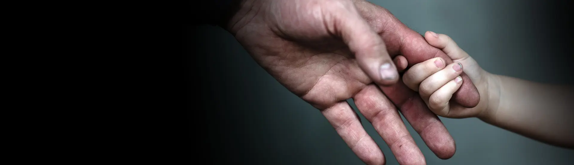 A close up of someone 's hand with their fingers crossed.